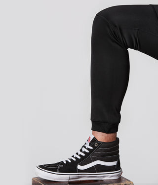 8600. Momentum Fitted Signature Jogger Black