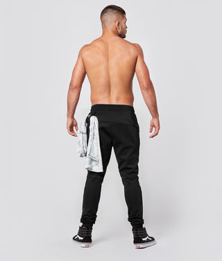 8600. Momentum Fitted Signature Jogger Black
