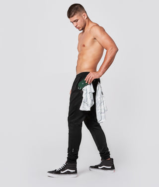 8600. Momentum Fitted Signature Jogger Black